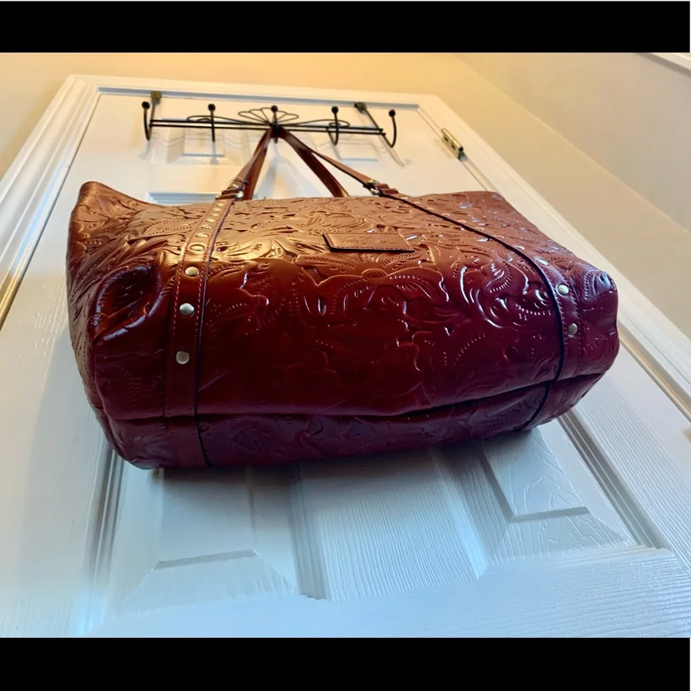 NWT REG. $249
PATRICIA NASH BENVENUTO XL TOTE
COLOR OCHRE
(EARTHY RED) - Picture 7 of 9